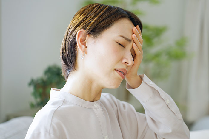 発熱している女性